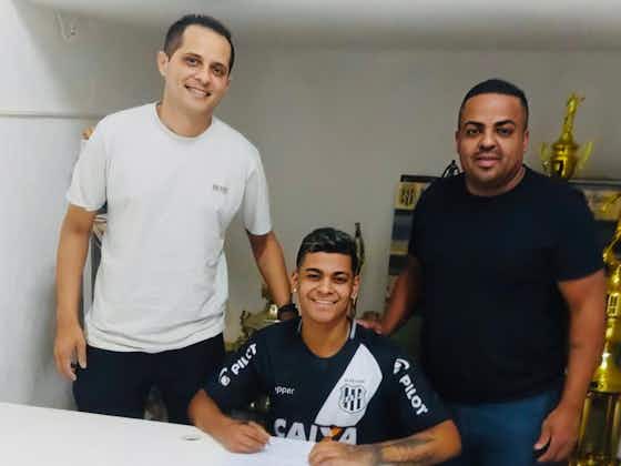 Imagem do artigo:Gustavo Oliveira assina com a Ponte Preta e comemora seu primeiro contrato profissional
