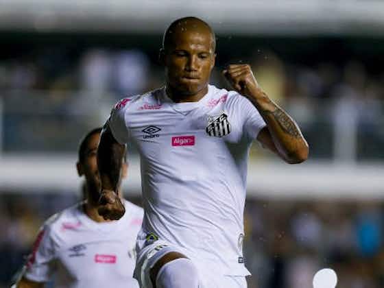 Imagem do artigo:Carlos Sanchez, do Santos, treina sem limitações e fica próximo de retorno