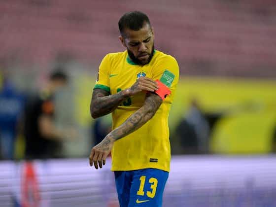 Imagem do artigo:Alvo do Flamengo, Daniel Alves faz mesma exigência que David Luiz para assinar
