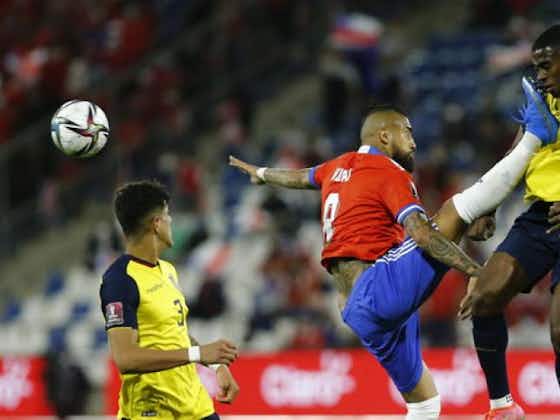 Imagen del artículo:FIFA reduce castigo a Arturo Vidal por patada en la cara a Félix Torres