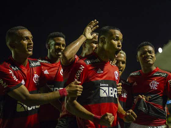 Imagem do artigo:Lázaro marca dois, é ousado e leva torcedores do Flamengo à loucura