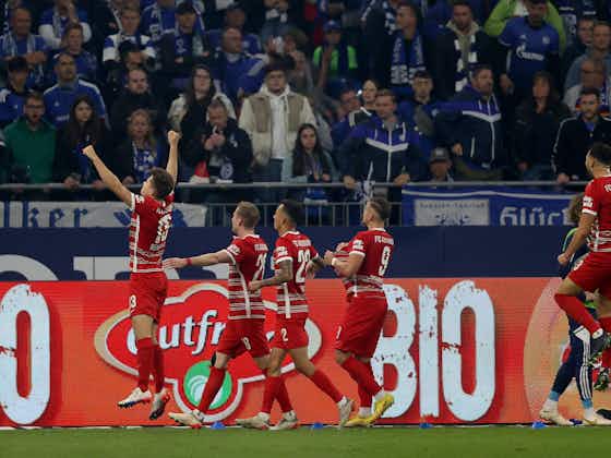 Artikelbild:Torspektakel in der Veltins-Arena – Augsburg gewinnt auf Schalke in Unterzahl
