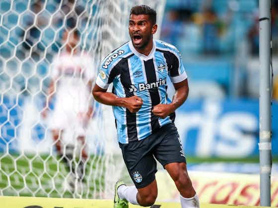 Imagem do artigo:Troglodita Thiago Santos joga demais e vira artilheiro do Grêmio