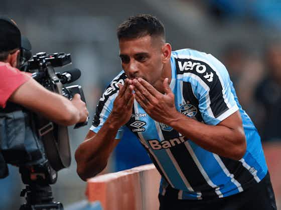 Imagem do artigo:Diego Souza continua precisando de uma bola para salvar o Grêmio