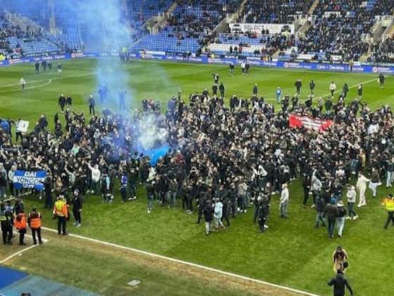 Imagen del artículo:Aficionados invadieron la cancha durante el partido Reading Vs. Port Vale