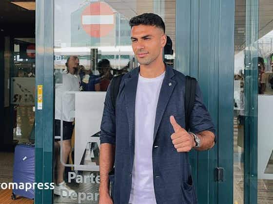 Article image:Zeki Çelik lands in Italy to complete transfer to Roma from Lille