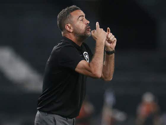Imagem do artigo:Artur Jorge fica insatisfeito com Botafogo e explica Tiquinho no banco