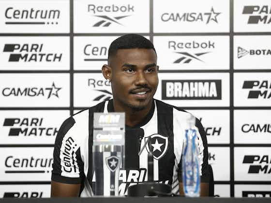 Imagem do artigo:Cuiabano é apresentado e elogia torcida do Botafogo: “Sensação é inexplicável”