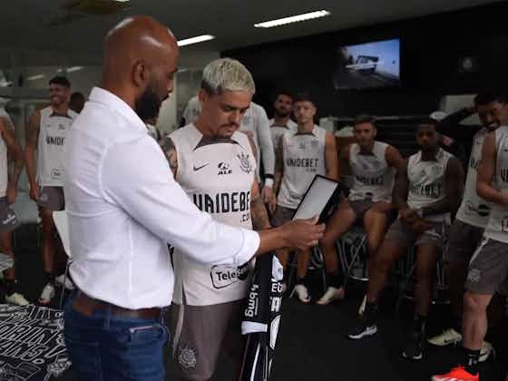 Imagem do artigo:Corinthians retoma treinamentos com homenagem a Fagner