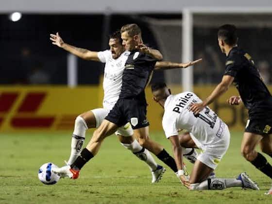 Imagem do artigo:Com dois a mais, Santos só empata com Banfield na Vila, mas avança na Sul-Americana