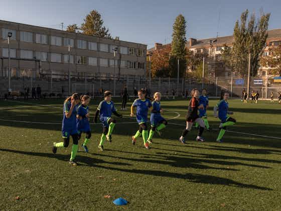 Imagem do artigo:Em Kherson, time de meninas joga futebol para esquecer da guerra entre Rússia e Ucrânia