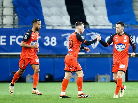 Image de l'article :Ligue 2 – Laval règne en maître hors de ses bases, l’AJA et l’ASSE voyagent bien, Ajaccio, Bastia et Bordeaux à la peine