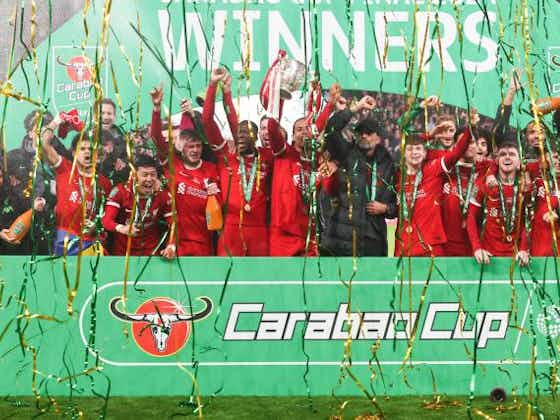 Image de l'article :Liverpool : les images magnifiques de Klopp, soulevant la Carabao Cup avec van Dijk