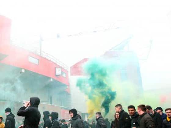 Image de l'article :Manchester United – Liverpool : Le bus des Reds bloqués par les supporters !