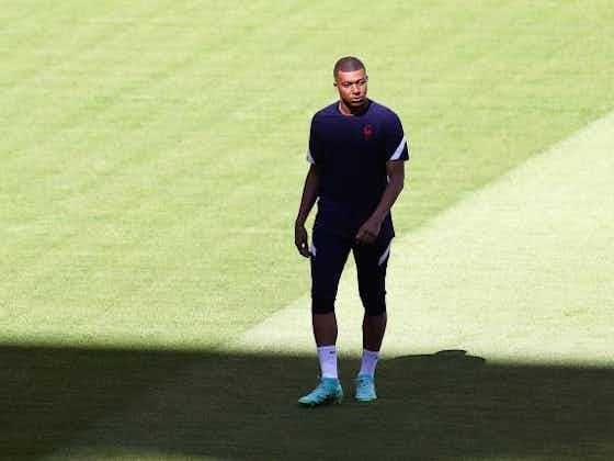 Image de l'article :PSG : Mbappé titillé en permanence sur son avenir chez les Bleus ?