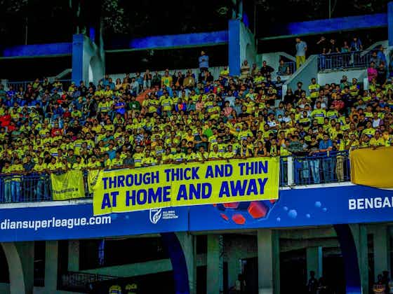 Article image:WATCH: Kerala Blasters fans welcome head coach Ivan Vukomanovic with thunderous chants at the airport after the walk-off controversy