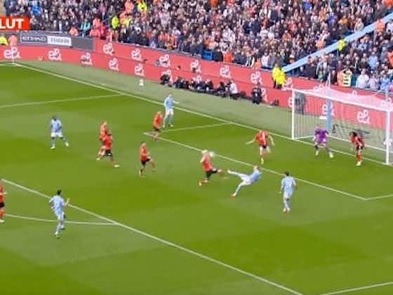 Imagen del artículo:(VIDEO) El curioso gol del City: Pirueta de Haaland… y gol en contra