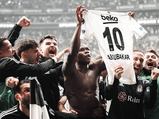 Imagem do artigo:O Besiktas venceu de virada o clássico contra o Galatasaray e incendiou a reta final do Campeonato Turco