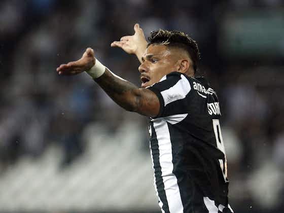 Imagem do artigo:Botafogo não deve contratar outro centroavante por lesão de Tiquinho; clube aguarda Igor Jesus