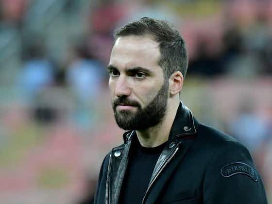 Article image:📸 Gonzalo Higuaín pictured flying to London ahead of Chelsea move