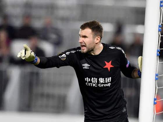 Article image:🎥 Slavia Prague goalkeeper gifts Genk opener with shocking error