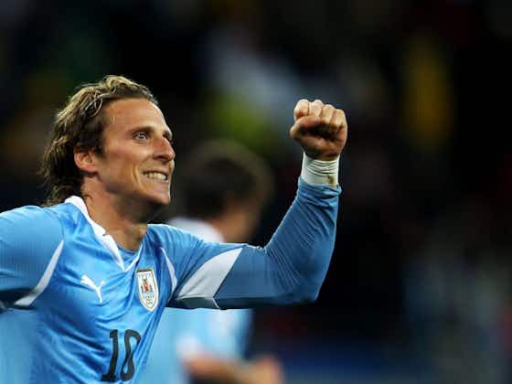 Article image:🎥 Celebrating Diego Forlán's retirement with some of his best goals