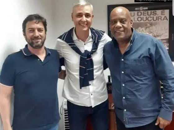 Article image:2020 boss Tiago Nunes visits Corinthians training ground