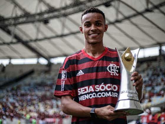 Article image:Flamengo wonderkid Lázaro must wait to make debut after knee surgery