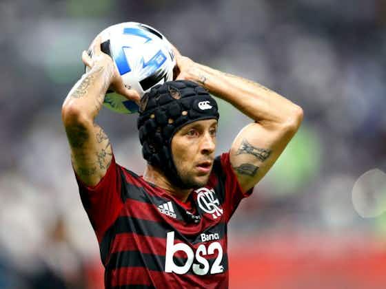 Article image:Rafinha tight-lipped on future at Flamengo