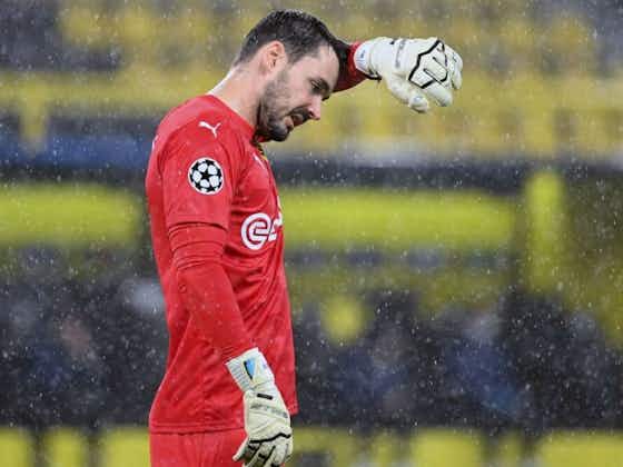 Article image:Dortmund keeper Roman Bürki to undergo MRI on shoulder injury
