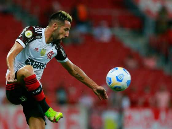 Article image:Flamengo's Mauricio Isla to be fined for 'partying when sick'