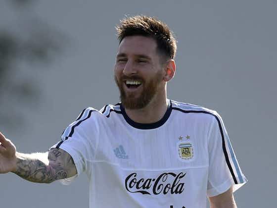 Imagen del artículo:🎥 Messi autografía el tatuaje gigante de un aficionado