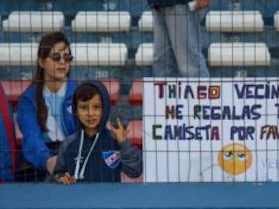 Imagen del artículo:🎥 El gran gesto de Thiago Vecino con un hincha de Nacional
