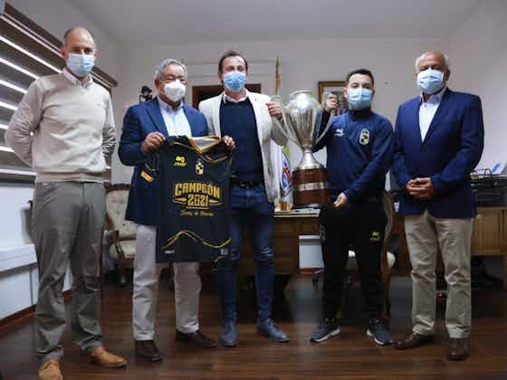 Imagen del artículo:Coquimbo Unido entregó el trofeo y la camiseta de campeón a la Alcaldía