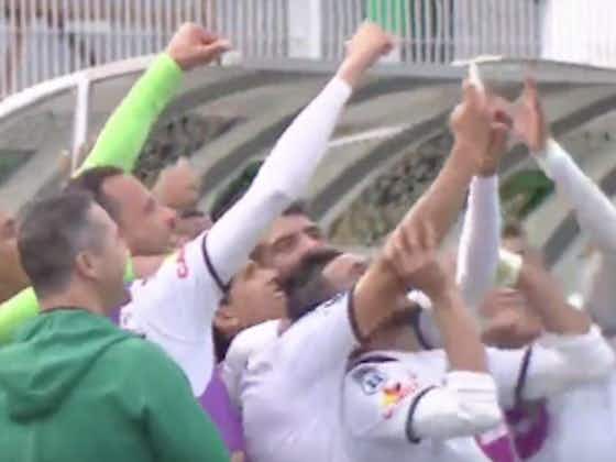 Imagem do artigo:Equipe comemora gol com selfie e adversário aproveita para empatar