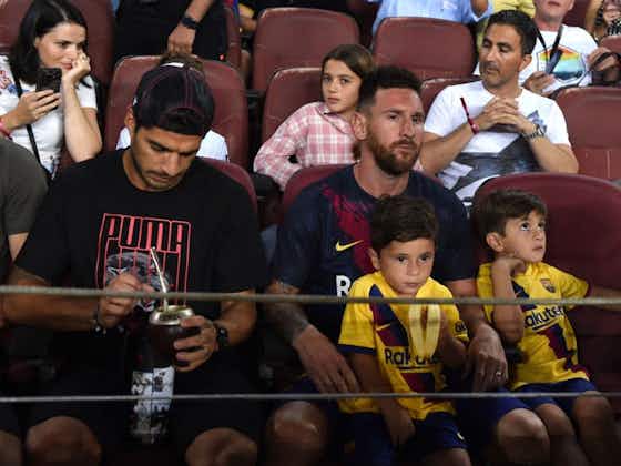 Imagem do artigo:🎥 Filho de Messi vibra com gol que não foi, e Suárez não perdoa 😂