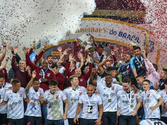 Imagem do artigo:🏆 Athletico-PR vence Inter mais uma vez e é campeão da Copa do Brasil