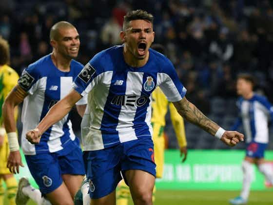 Imagem do artigo:Tiquinho Soares bisa, Porto vence Tondela e se recupera na Liga NOS