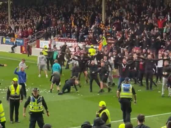Imagem do artigo:Torcida invade para festejar empate aos 49, mas time PERDE na Escócia 😱