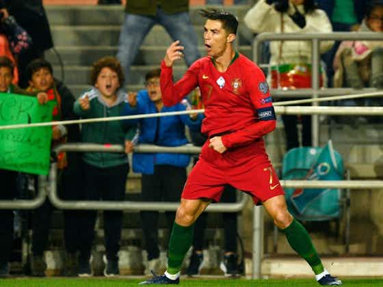 Immagine dell'articolo:📸 Ronaldo da urlo: tre gol alla Lituania, è a un passo dalla storia