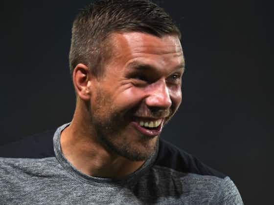 Immagine dell'articolo:🎥 Podolski come Beckham: gol PAZZESCO dalla sua metà campo per il poker