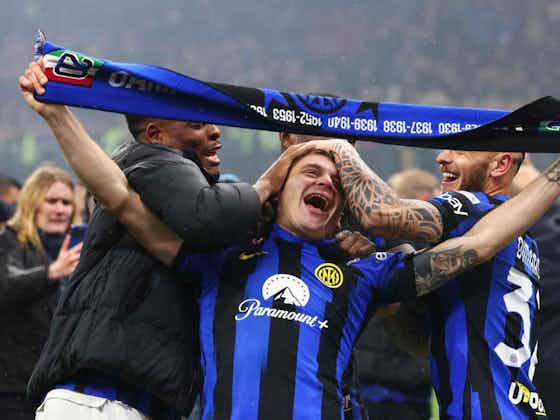 Immagine dell'articolo:Inter, cori e sfottò dopo lo Scudetto. Il gesto di Barella e Calhanoglu fa il giro del web