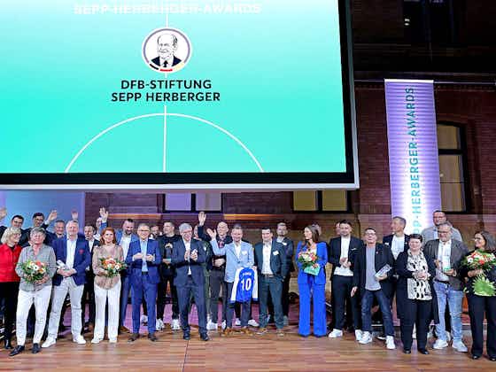Artikelbild:Sepp-Herberger-Award für Bayern-Frauen