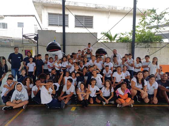 Imagem do artigo:Santos promove ação em escola e incentiva participação em treino aberto na Vila