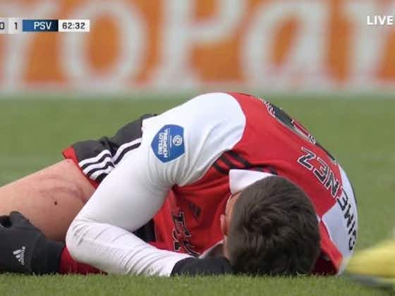 Imagen del artículo:¡CRIMINAL! Santiago Giménez recibe terrible entrada que lo deja sangrando y provoca expulsión en el PSV vs Feyenoord