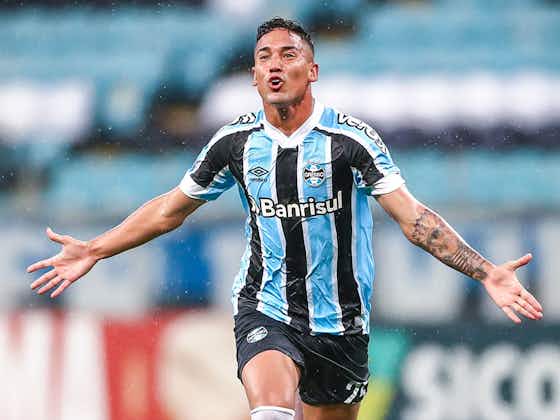 Imagem do artigo:Atacante pode voltar ao Grêmio após nove meses afastado por lesão