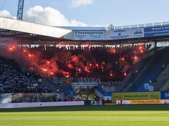 Artikelbild:Pyrotechnik gegen Rostock: St. Pauli muss 69.000 Euro zahlen