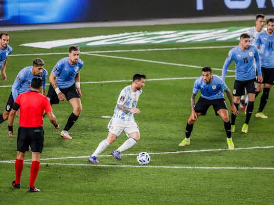 Imagen del artículo:Argentina: La increíble imagen de Messi rodeado por siete jugadores de Uruguay