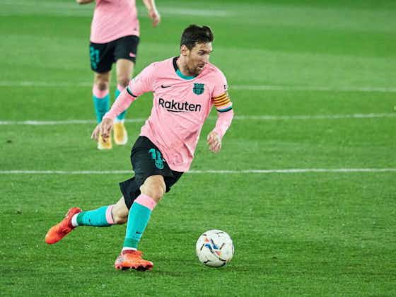 Imagen del artículo:Messi y su cauce al borde de la desembocadura