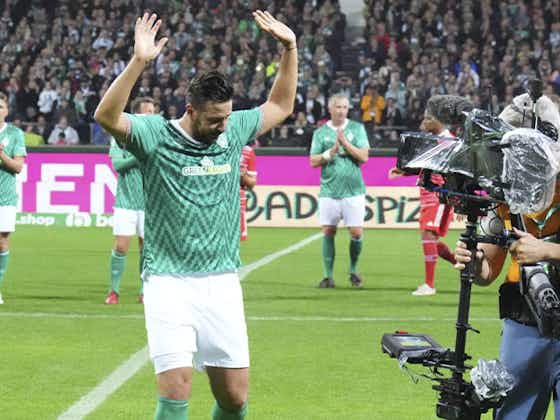 Imagen del artículo:Anotó cuatro goles y atajó otro: Claudio Pizarro tuvo una masiva y emotiva despedida en Alemania